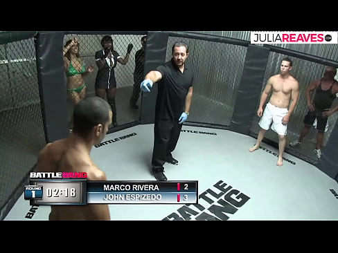 ❤️ Ultimate Fighter ቀለበቱ ውስጥ ከተጣላ በኋላ አንዲት ቁጥር ሴትን ትበዳለች። ❤️❌ ወሲብ